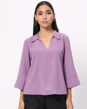 women top with spread collar