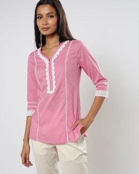 women v-neck tunic with lace accents