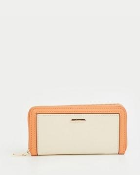 women wallet with zip closure