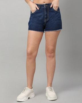 women washed shorts with 5-pocket styling