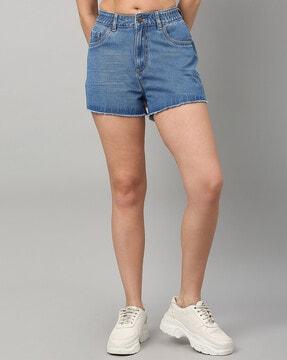 women washed shorts with 5-pocket styling