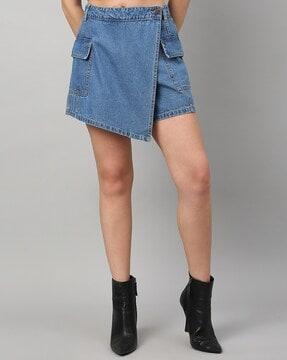 women washed shorts with flap pockets