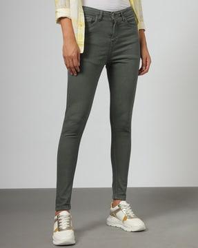 women washed skinny jeans