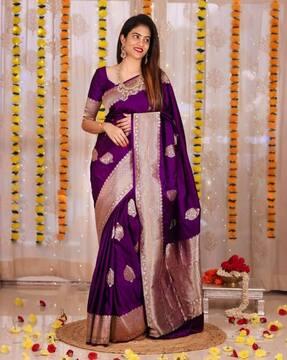 women woven saree with contrast border