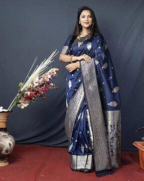 women woven saree with contrast border