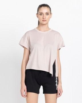 women wtr tr qb relaxed fit round-neck t-shirt