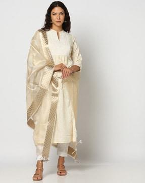 women zari border dupatta