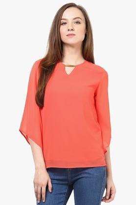womens key hole neck solid top - pink