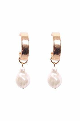 womens metallic ring with pearl statement earrings - multi