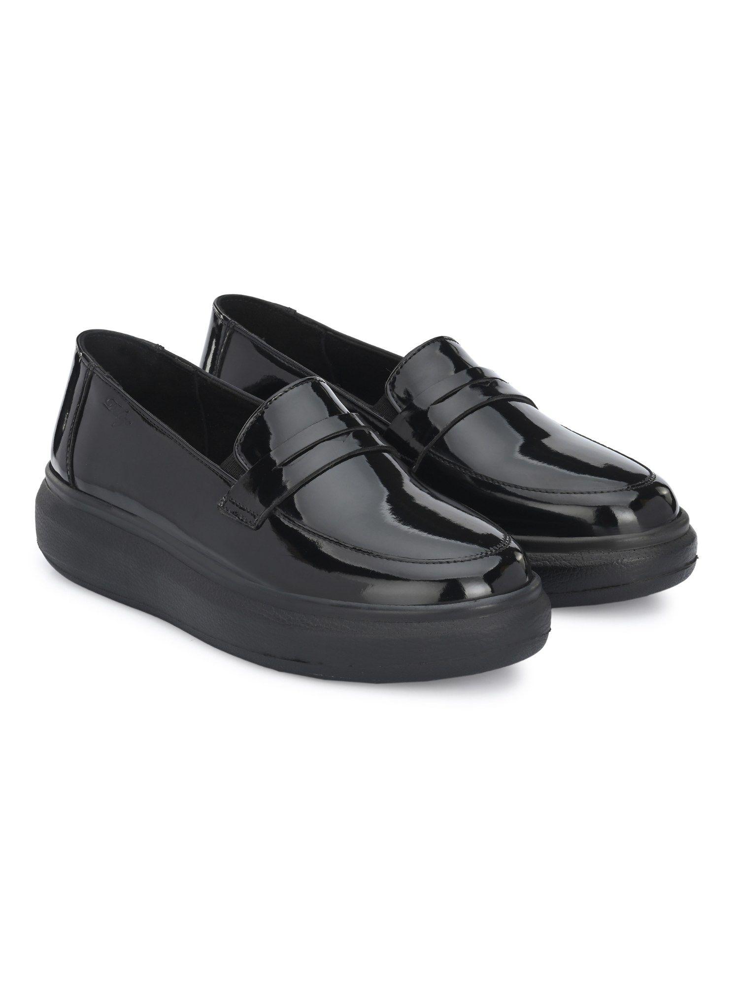 womens black solid loafers