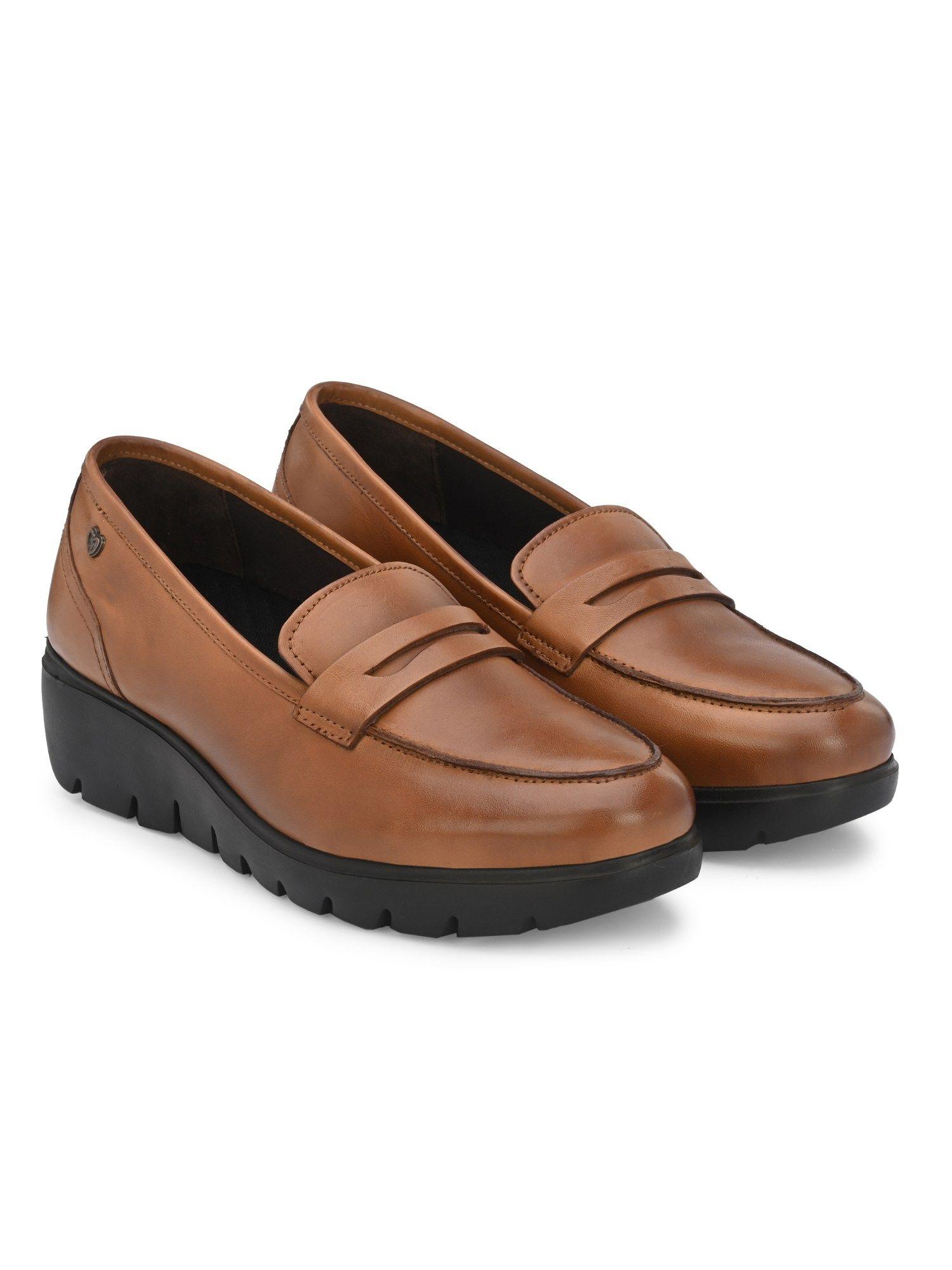 womens tan solid loafers