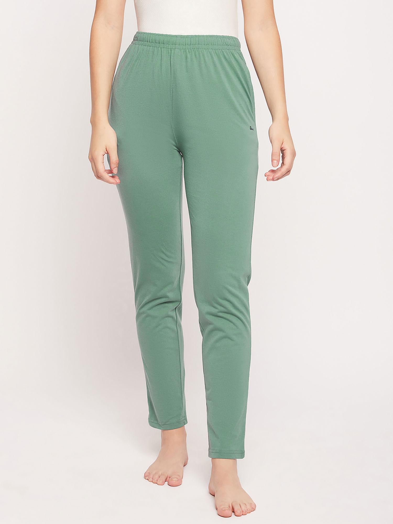 womensolid green pant