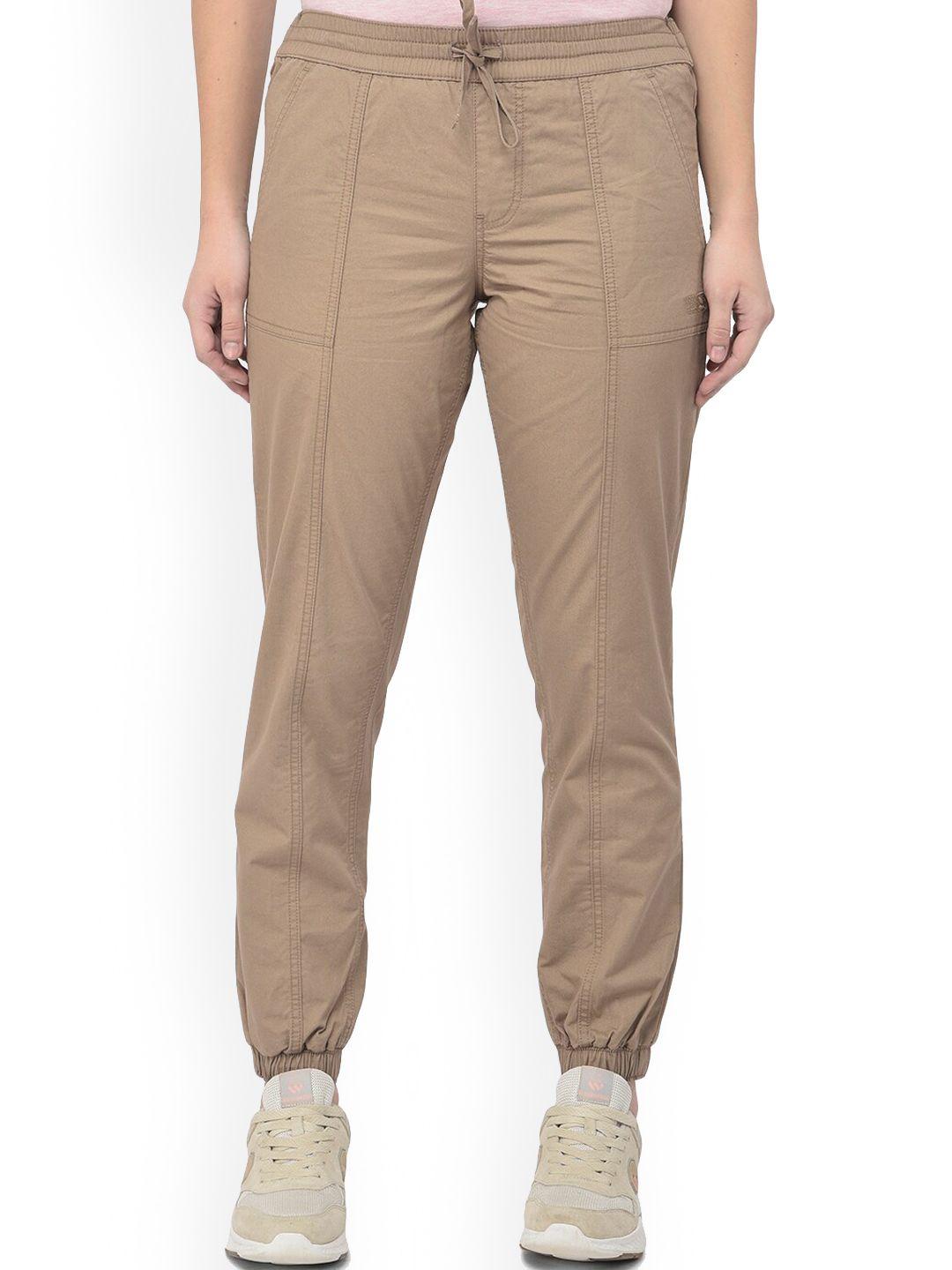 woodland women cotton regular fit mid-rise joggers