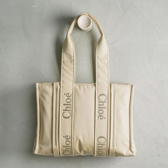 woody medium tote bag