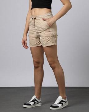 woven shorts with pocket details