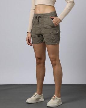 woven shorts with pocket details