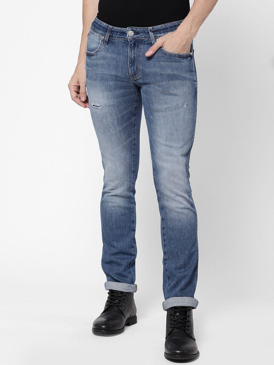 wrangler men blue skanders slim fit low-rise low distress heavy fade stretchable jeans