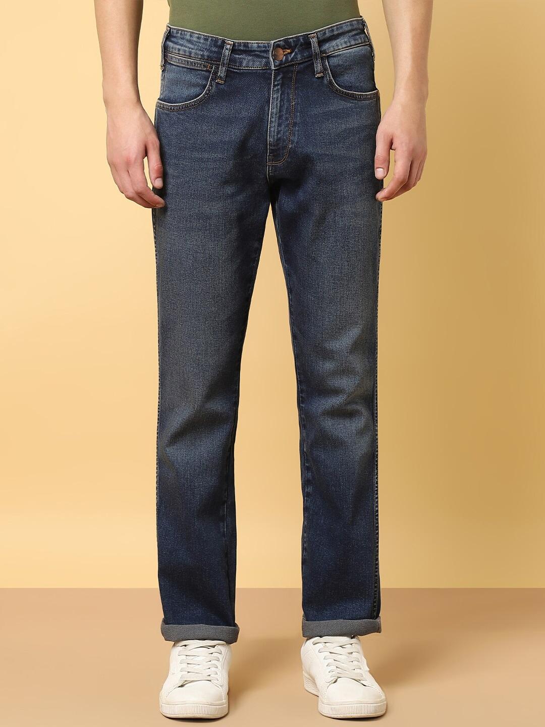 wrangler men millard straight fit mid-rise clean look light fade jeans