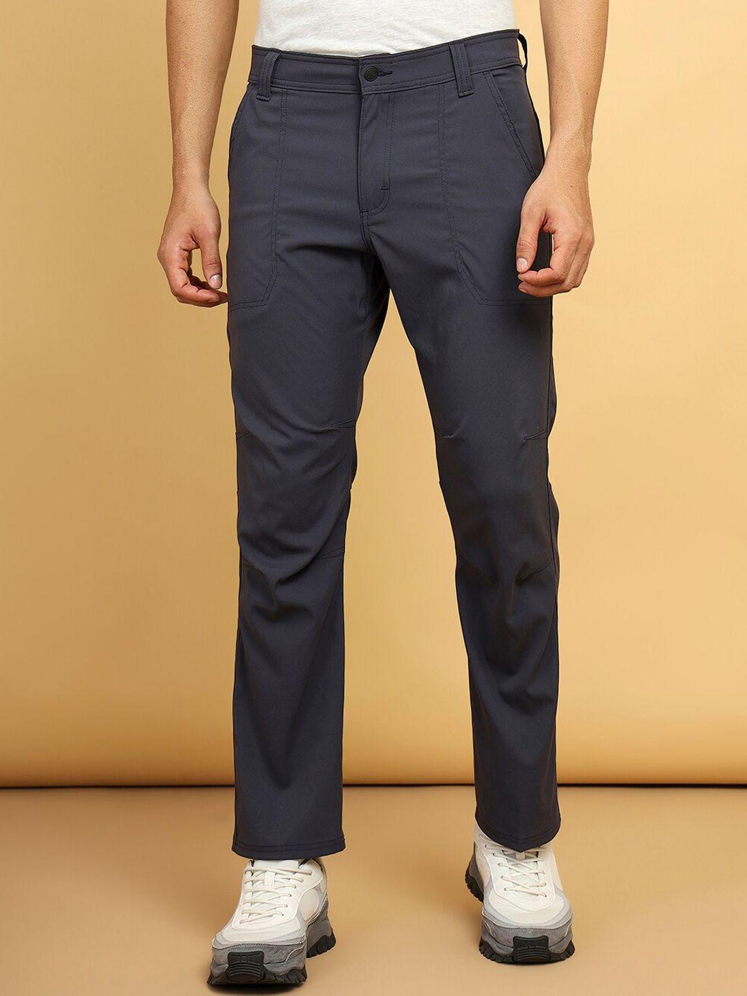 wrangler men straight fit low-rise plain trousers