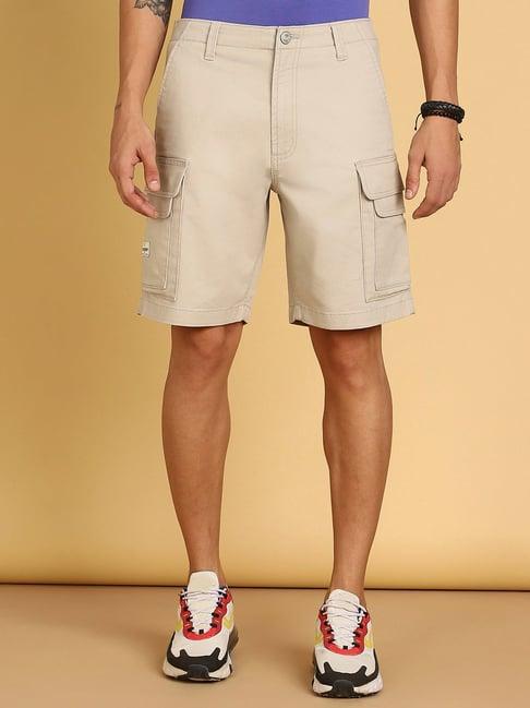 wrangler beige regular fit cargo shorts