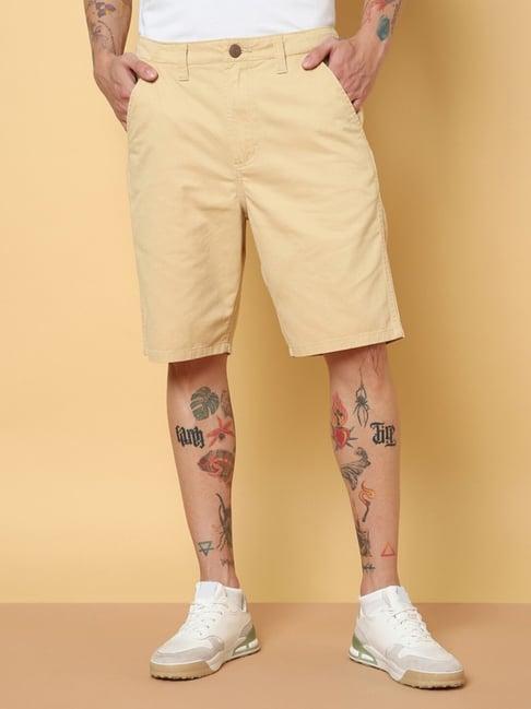 wrangler beige regular fit shorts