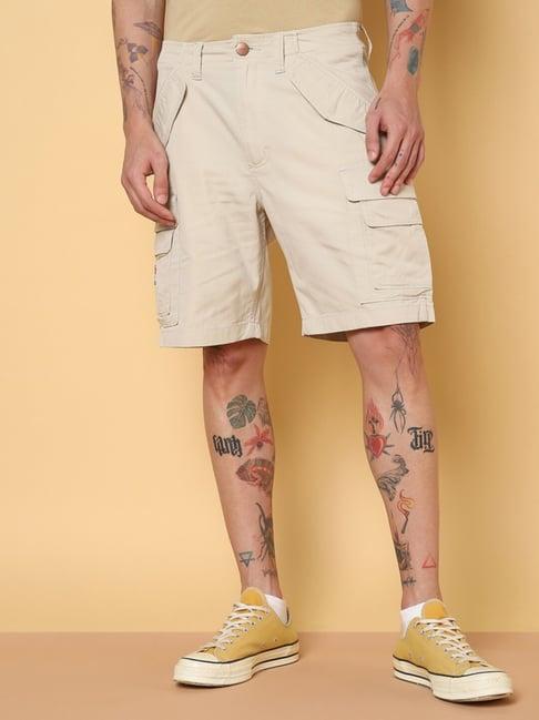 wrangler beige regular fit shorts