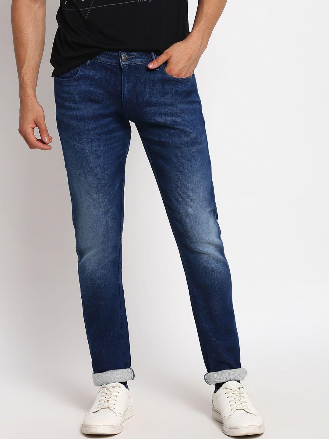 wrangler men blue low-rise light fade jeans
