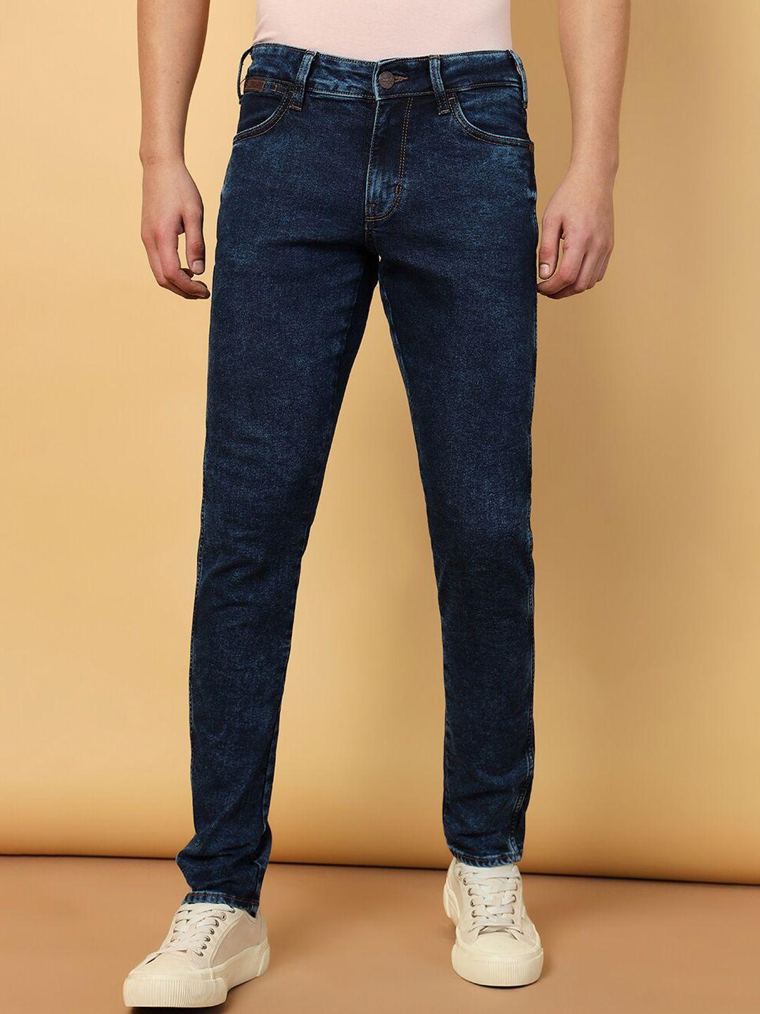 wrangler men vegas skinny fit light fade low-rise stretchable jeans