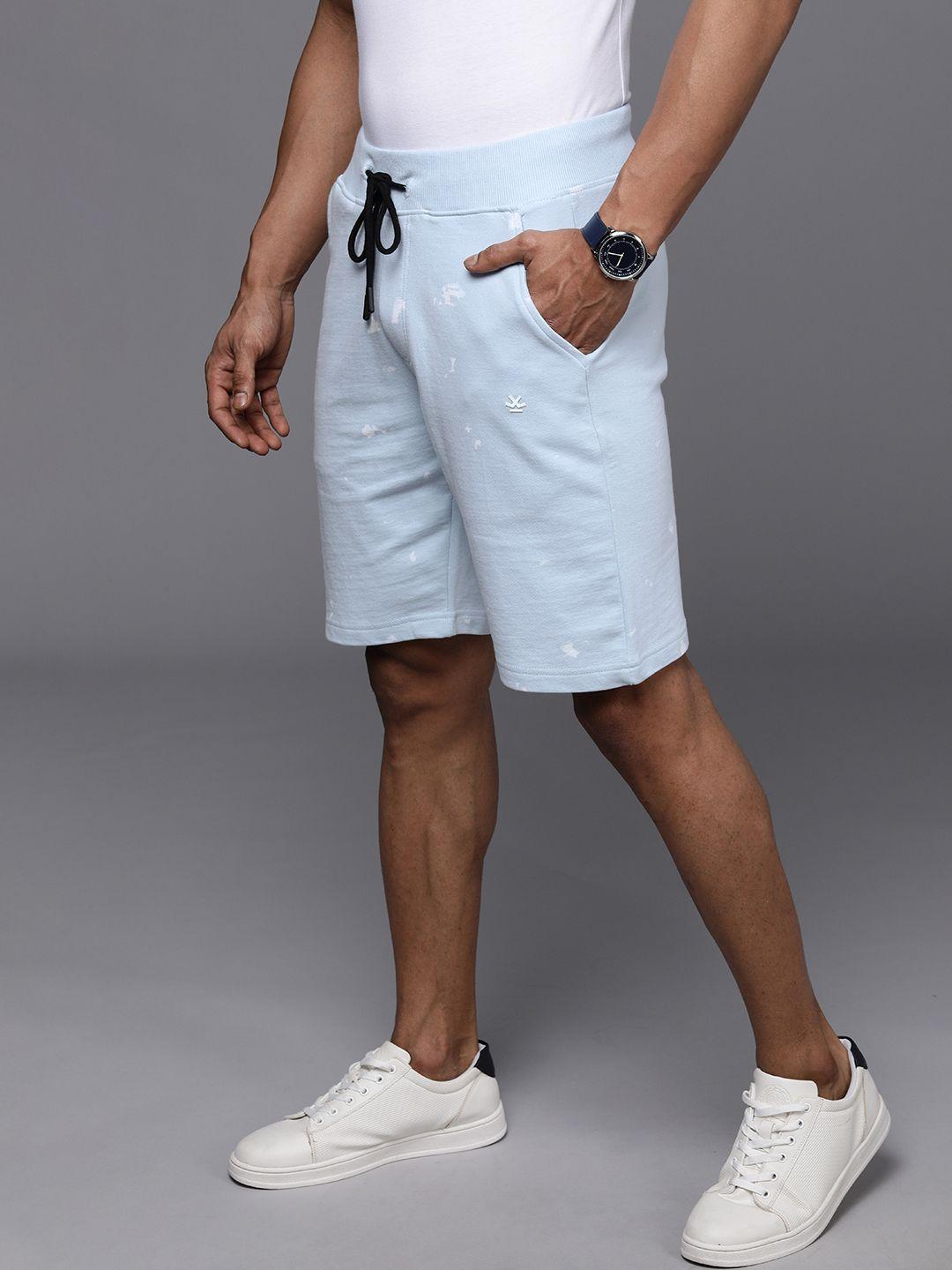 wrogn men blue & white printed  mid rise pure cotton regular shorts