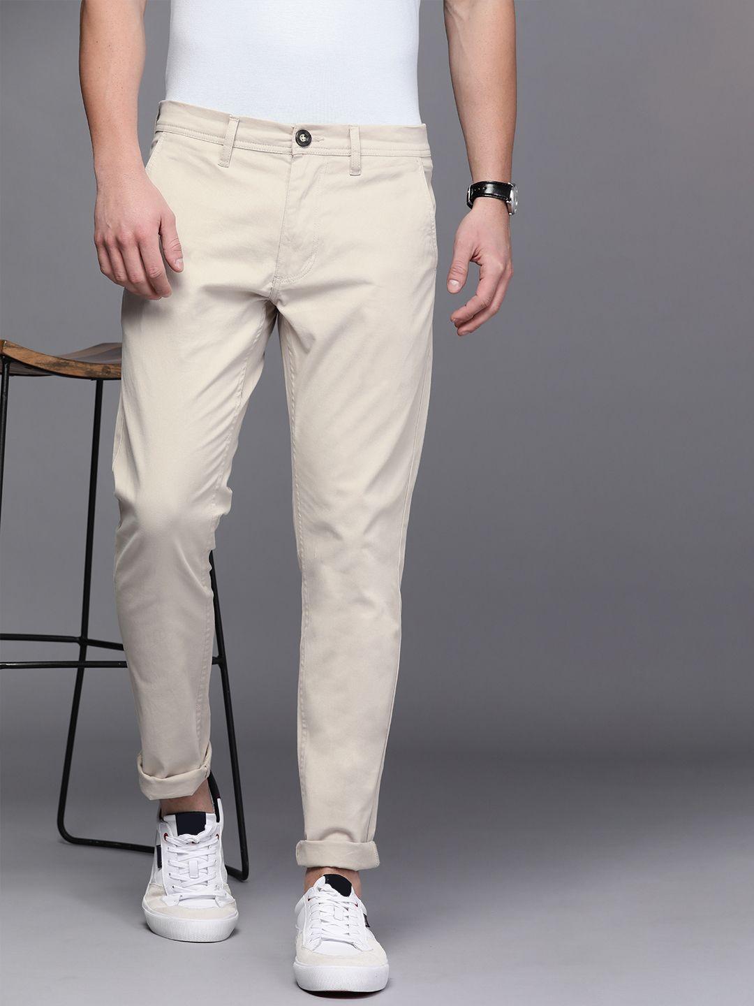 wrogn men beige solid tapered fit chinos trousers