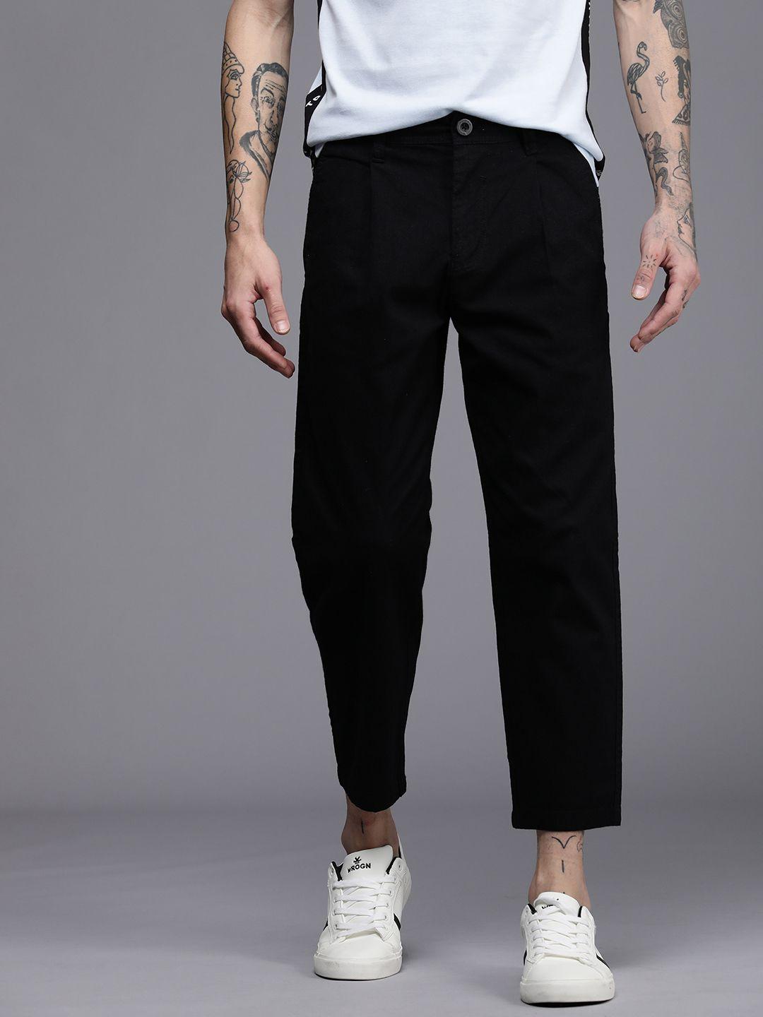 wrogn men black crop fit pleated trousers