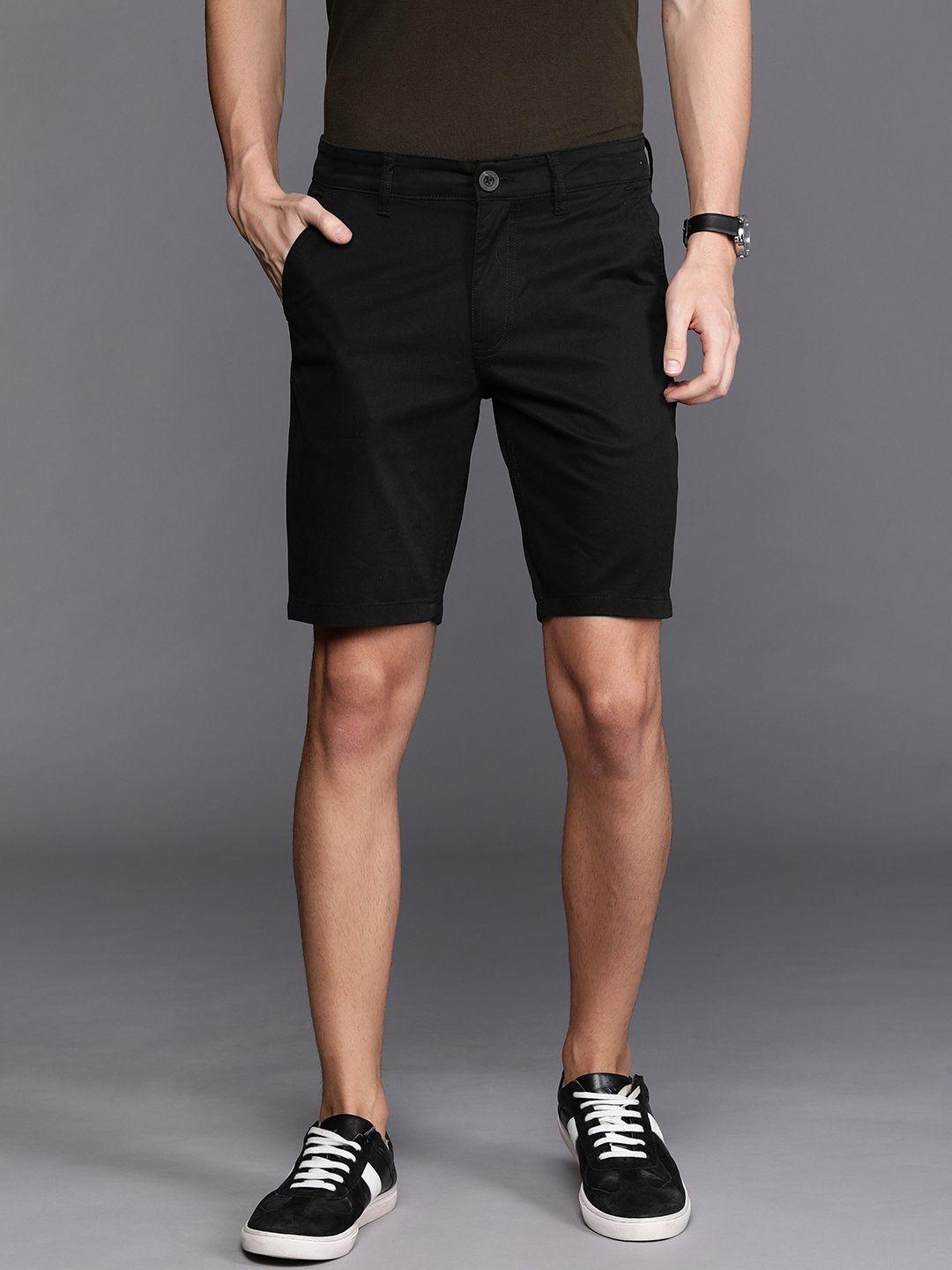 wrogn men black slim fit solid chino shorts