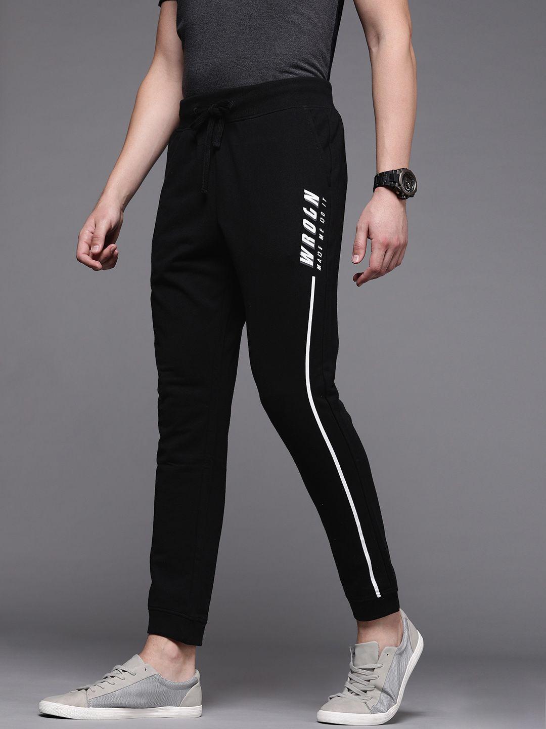 wrogn men black slim fit solid cropped joggers with printed detail