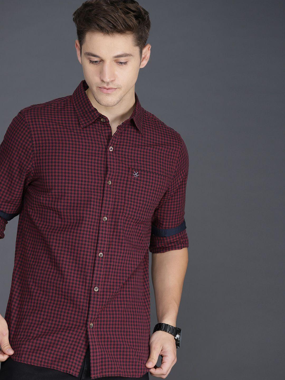 wrogn men burgundy & black slim fit checked casual shirt