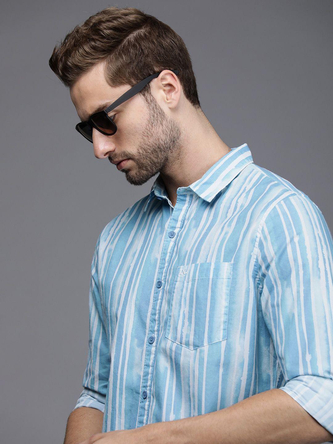 wrogn men light blue and white slim fit striped pure cotton casual shirt