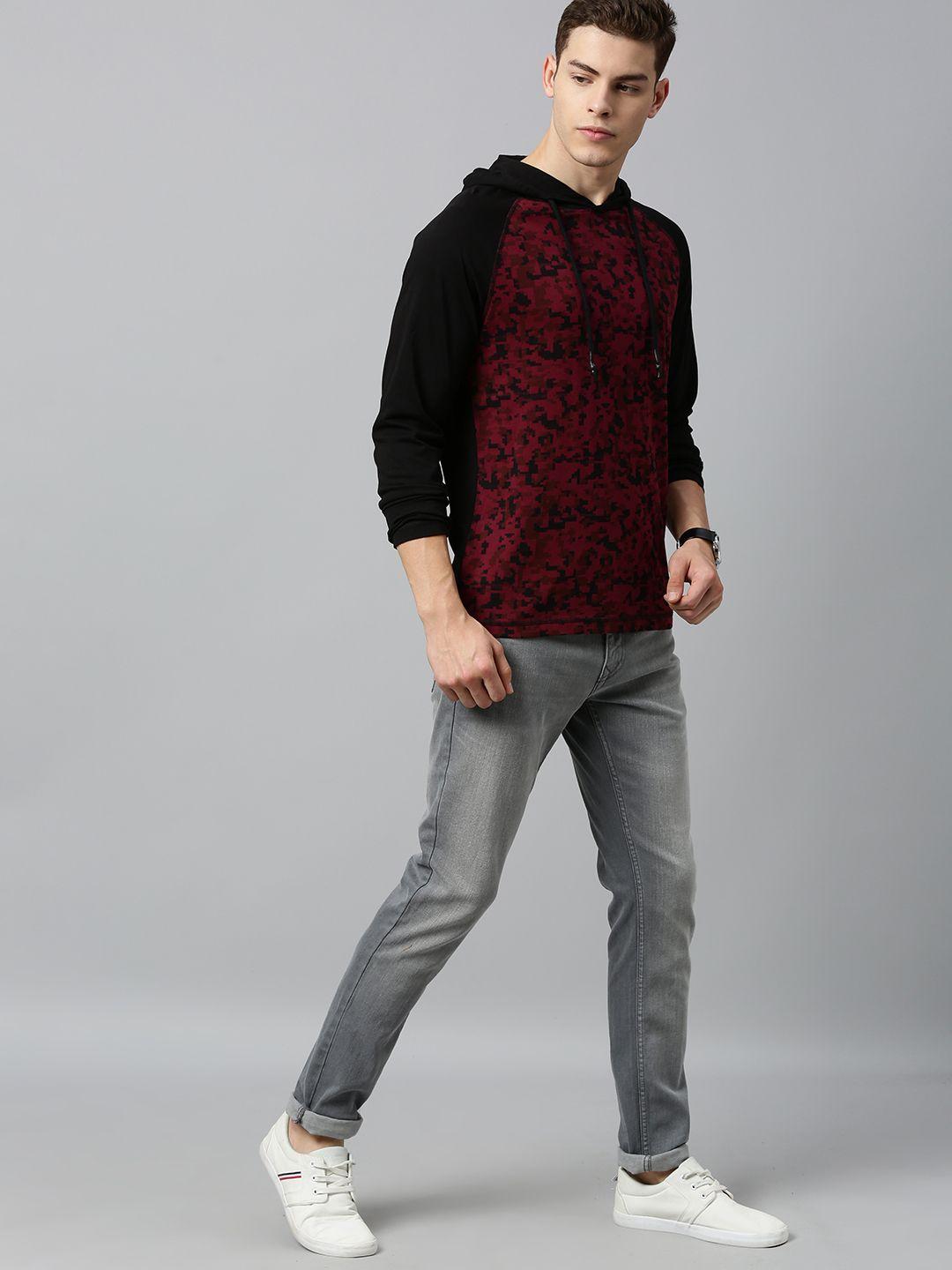 wrogn men maroon printed slim fit hood pure cotton t-shirt