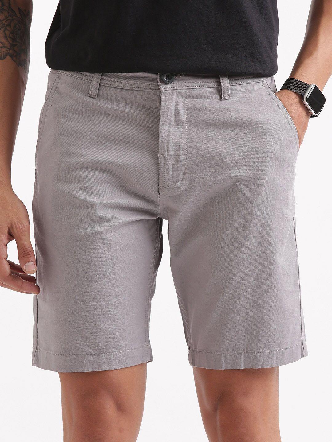 wrogn men mid rise slim fit cotton chino shorts