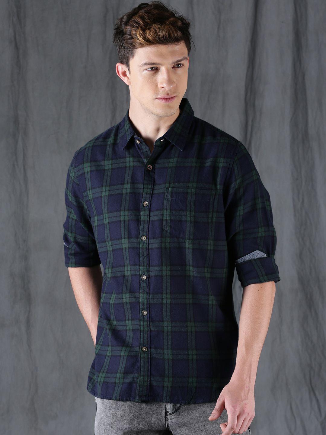 wrogn men navy blue & green slim fit checked casual shirt