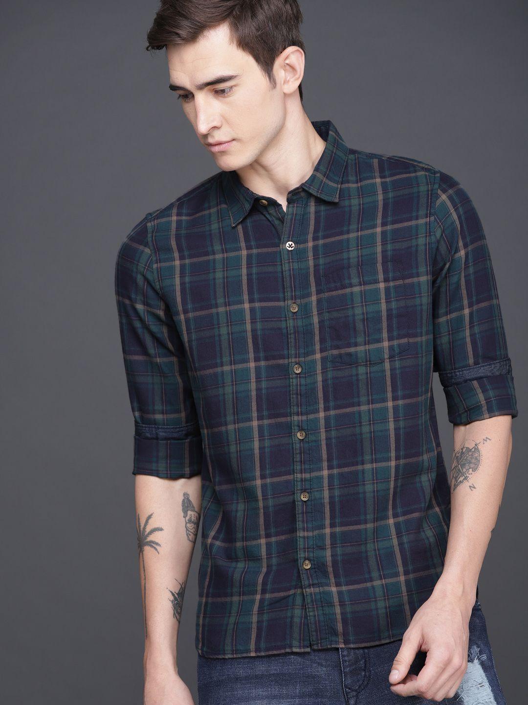 wrogn men navy blue & green slim fit checked casual shirt