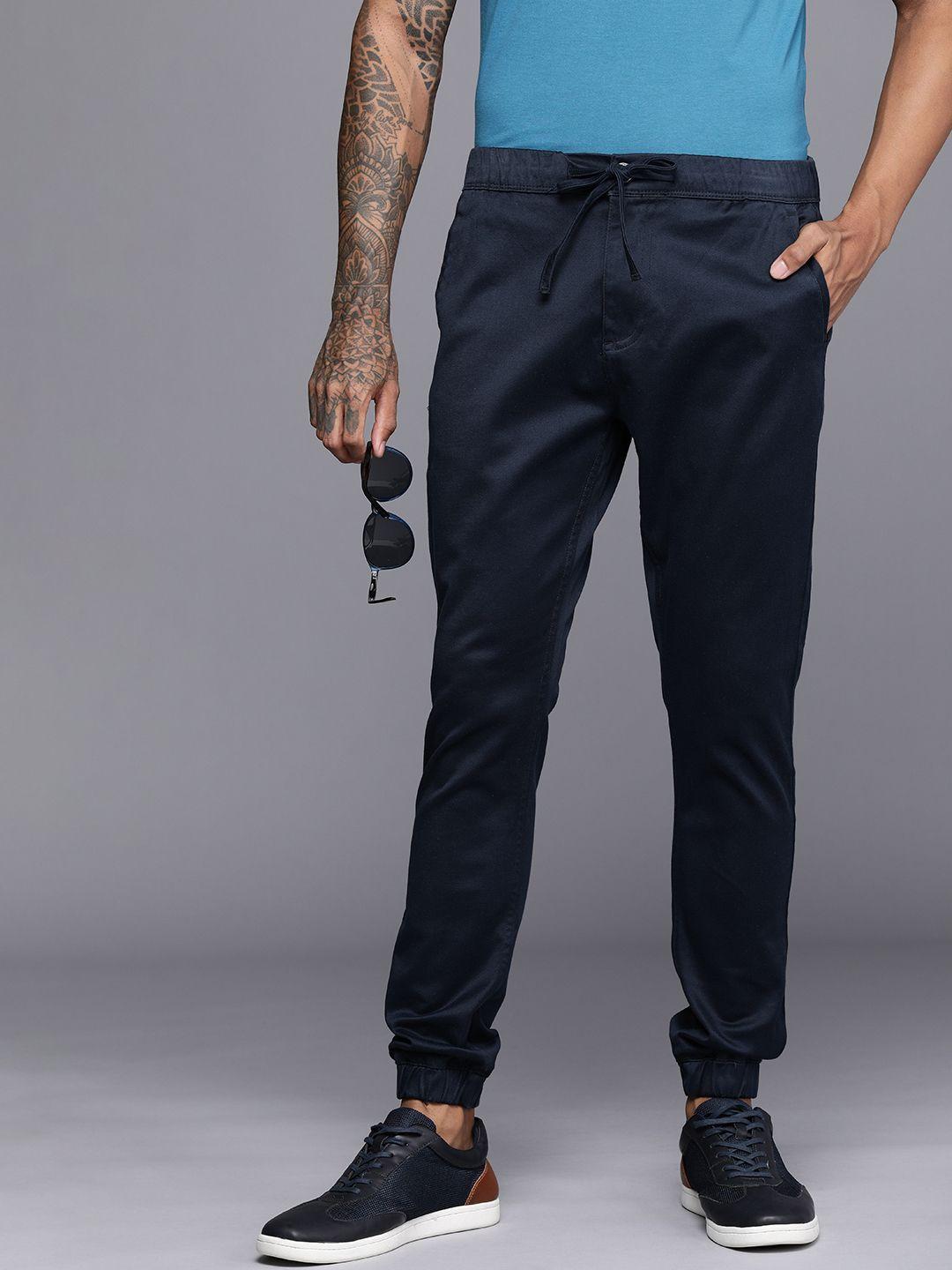 wrogn men navy blue solid slim fit joggers