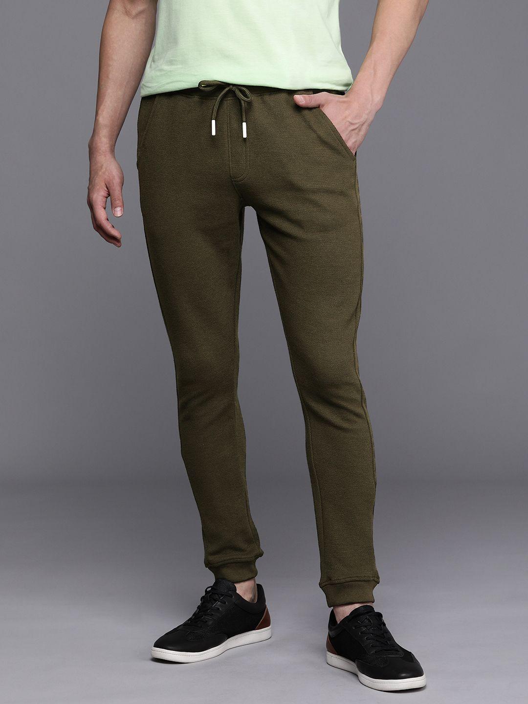 wrogn men olive green solid mid-rise casual knit joggers