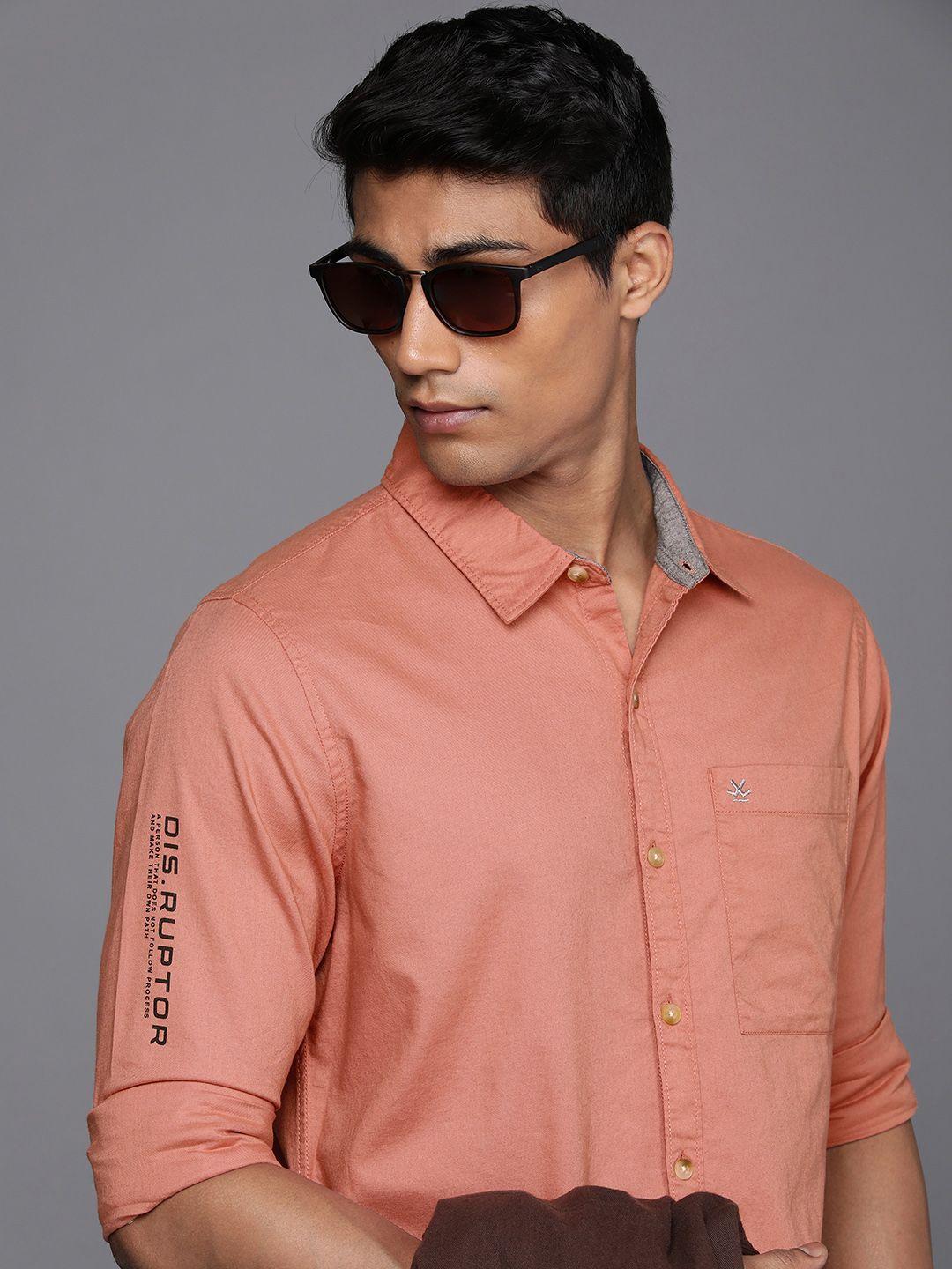 wrogn men peach-coloured solid slim fit pure cotton casual shirt