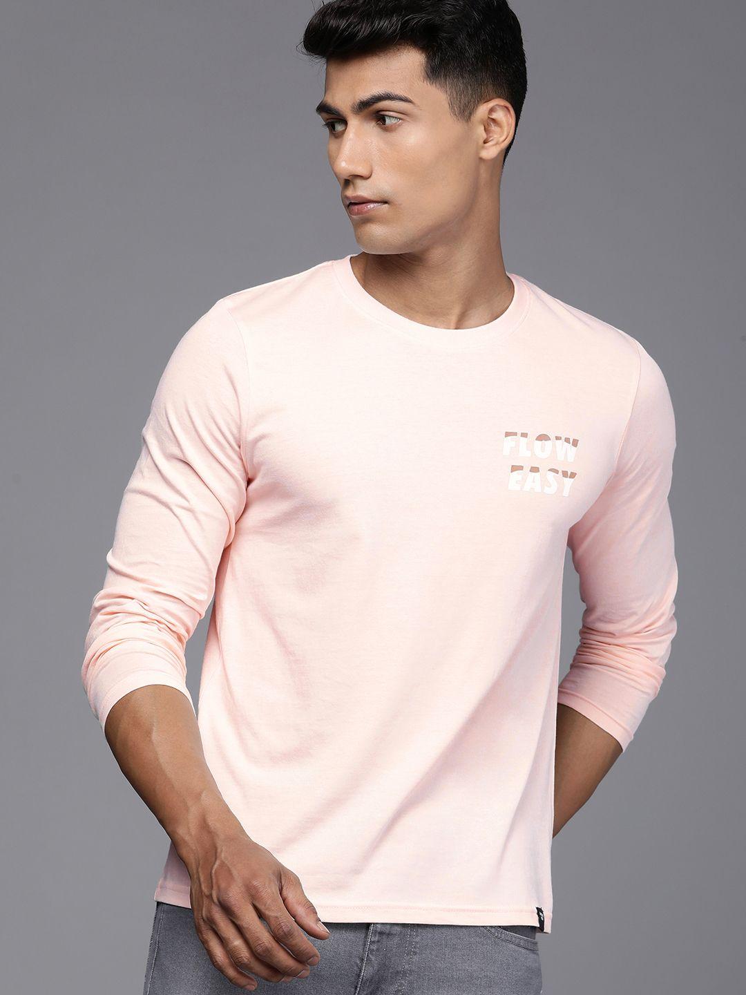 wrogn men peach-coloured typography printed applique slim fit t-shirt