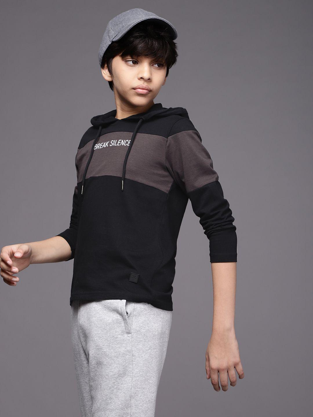 wrogn youth boys black & charcoal grey colourblocked hooded pure cotton slim fit t-shirt