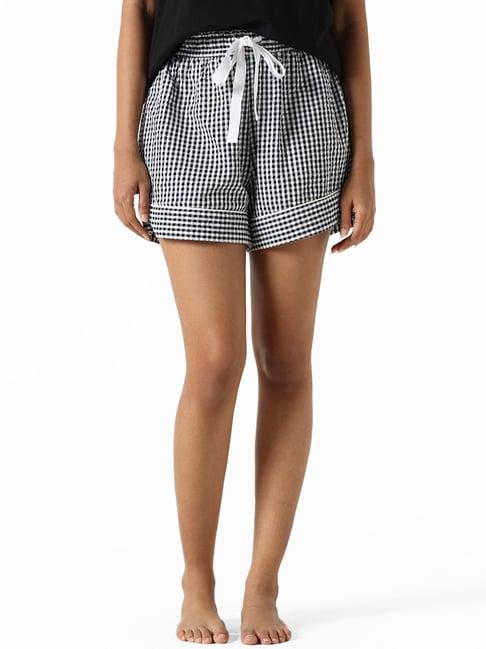 wunderlove by westside black & white checked relaxed fit shorts