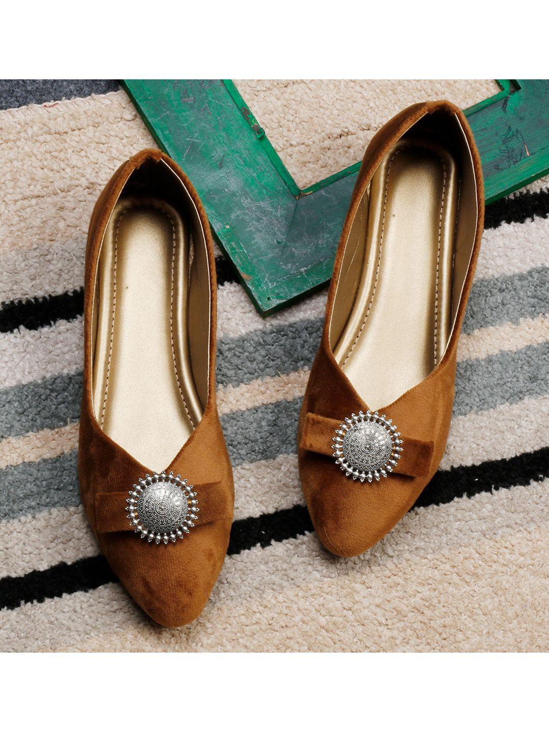 xe looks women copper-toned ballerinas flats