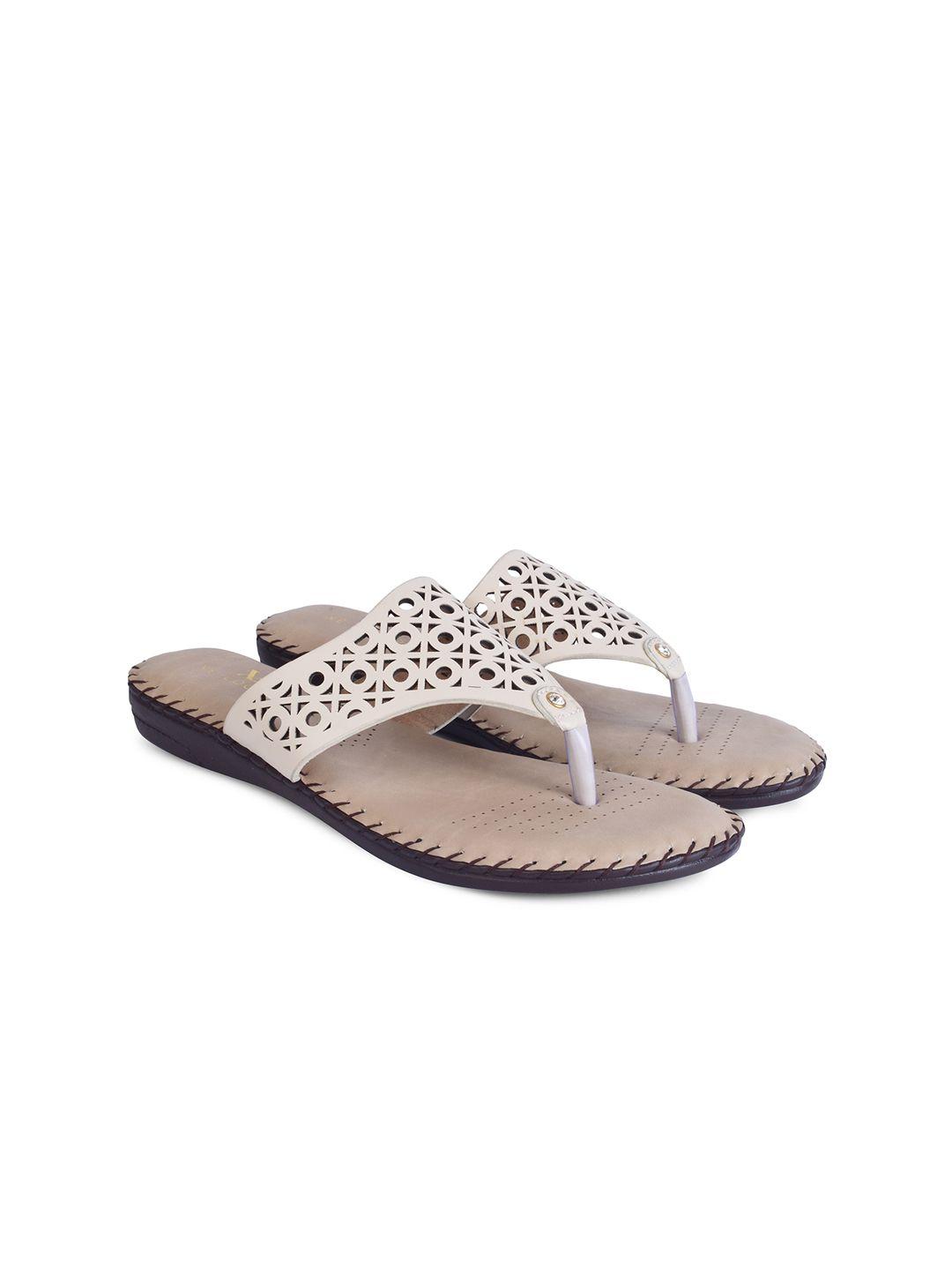 xe looks women cream-coloured open toe flats with laser cuts