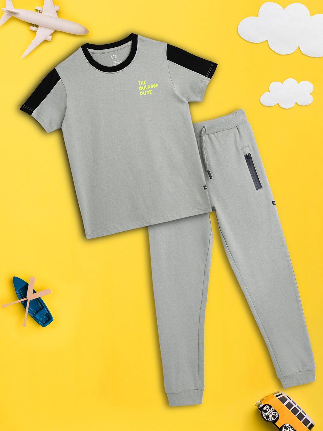 xy life boys playmate grey solid combed cotton t-shirts & joggers