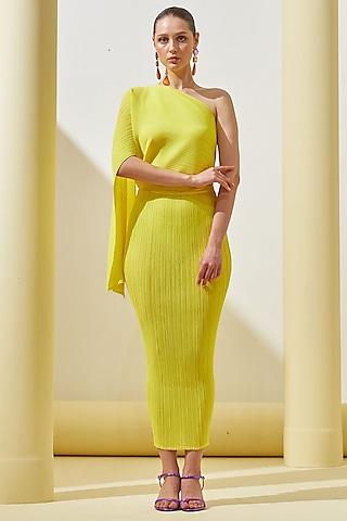 yellow pleated polyester one-shoulder draped dress