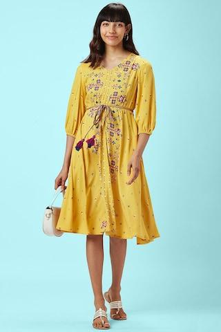 yellow printeded v neck casual knee length 3/4th sleeves women flared fit dress